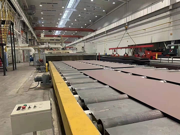 3.8米鋼板預(yù)熱、拋丸、自動噴漆、活性炭吸附、脫附催化燃燒處理線